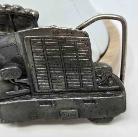 VINTAGE BIG RIG 3D PEWTER METAL BELT BUCKLE TRUCKER TRUCKING MADE IN USA MEN OS - Picture 4 of 11